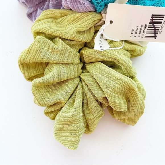 ANTHROPOLOGIE Large Textured Scrunchie Set of 3 NWT - Picture 5 of 7